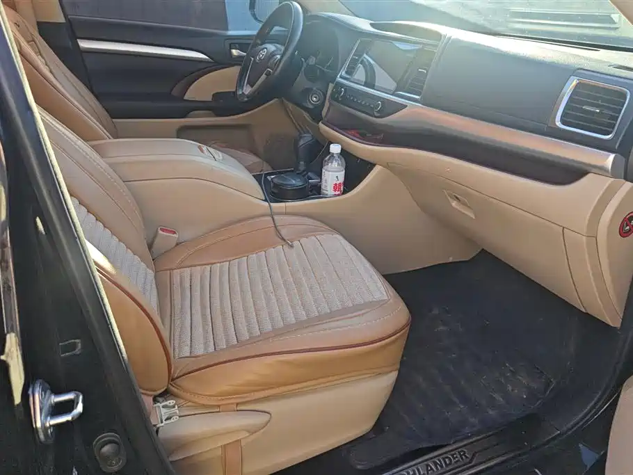 Toyota Highlander 2015 2.0T Elite 7 мест