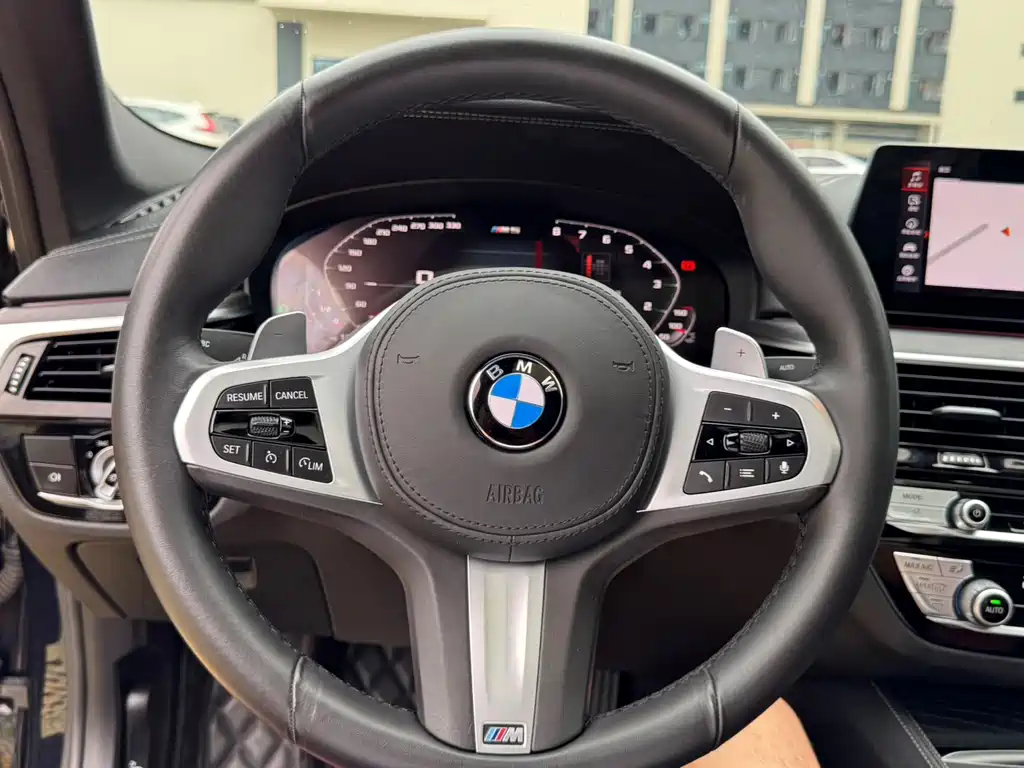 BMW 5 Series — миниатюра 15