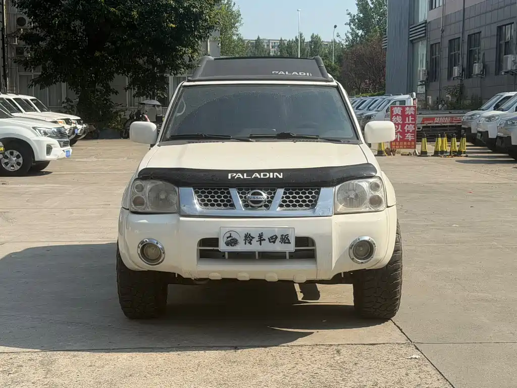 Nissan Paladin — миниатюра 2