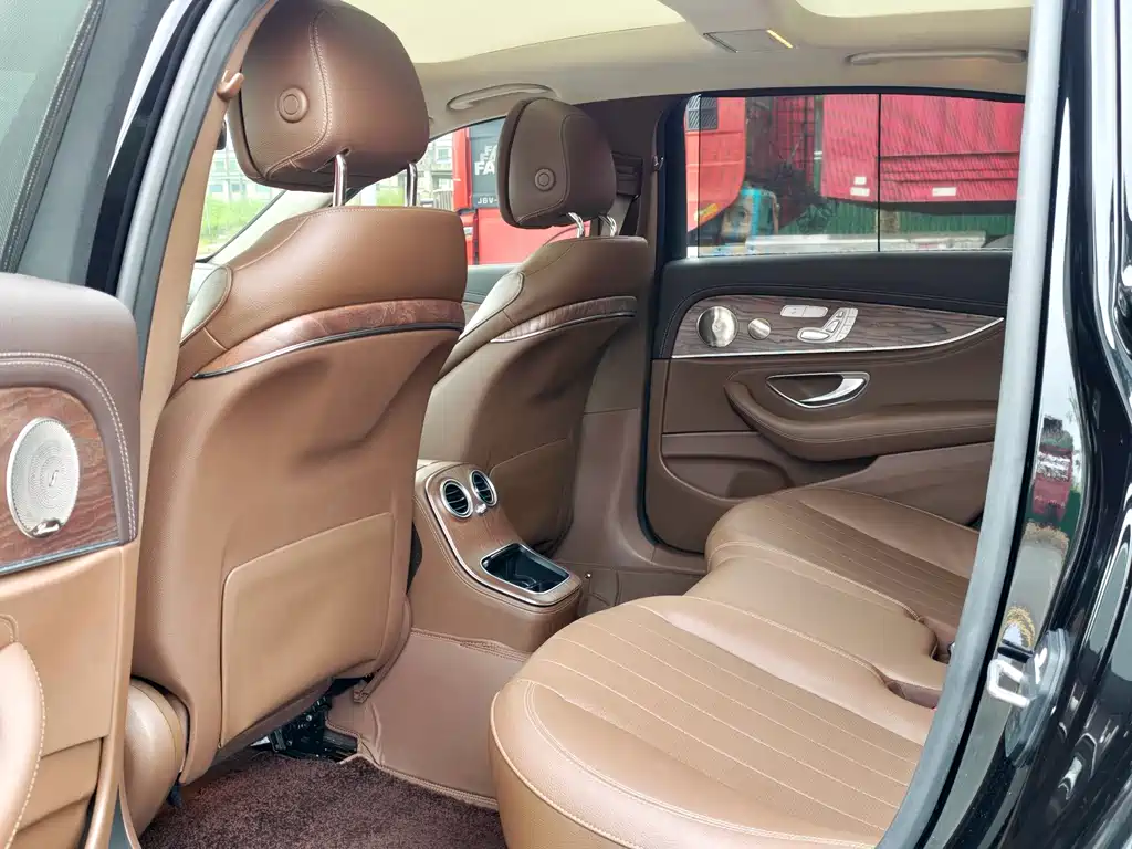 Mercedes-Benz E-Class — миниатюра 8