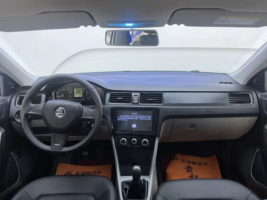 Skoda Rapid — миниатюра 7