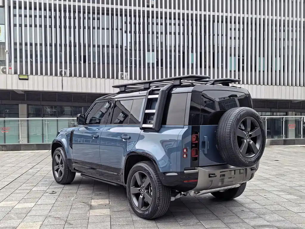 Land Rover Defender 2022 — фото 15