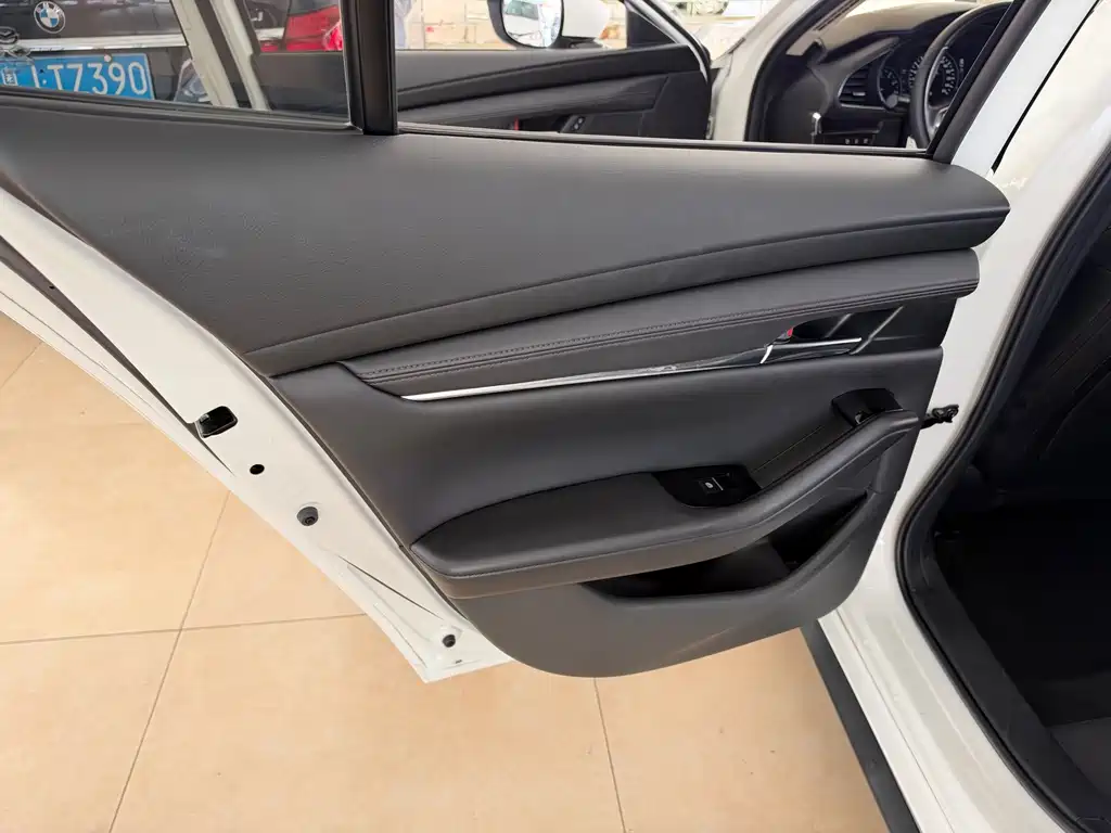 Mazda 3 Axela — миниатюра 18