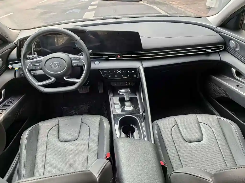 Hyundai Elantra — миниатюра 6