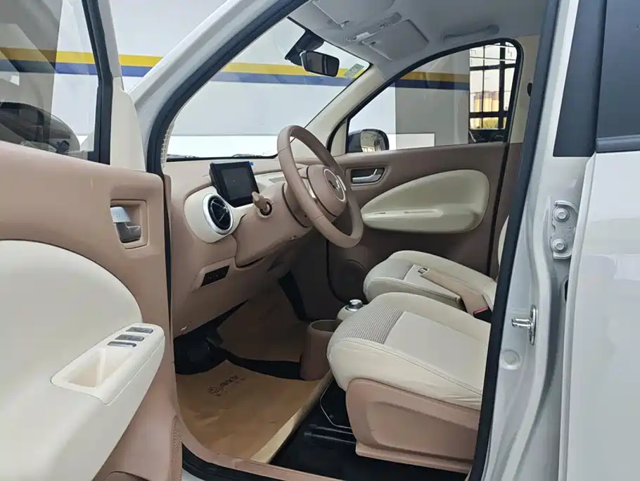 Wuling MINIEV — миниатюра 9