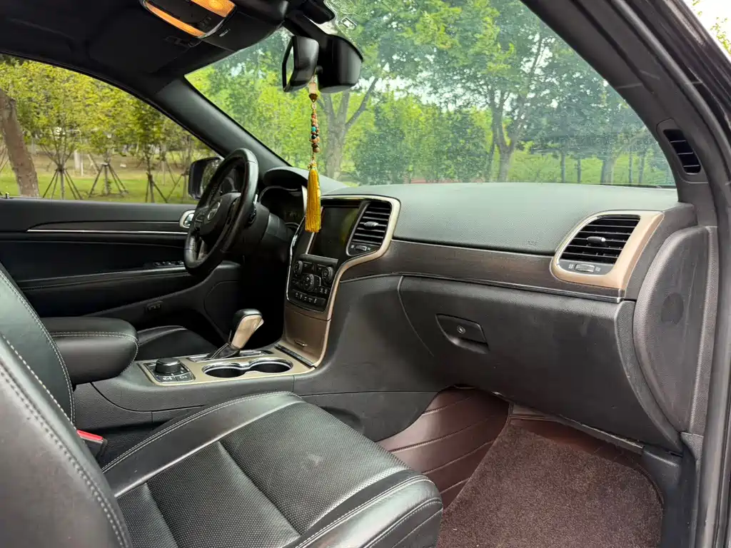 Jeep Grand Cherokee (Import) — миниатюра 11