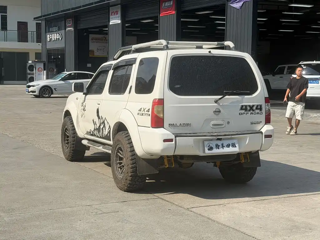 Nissan Paladin — миниатюра 12