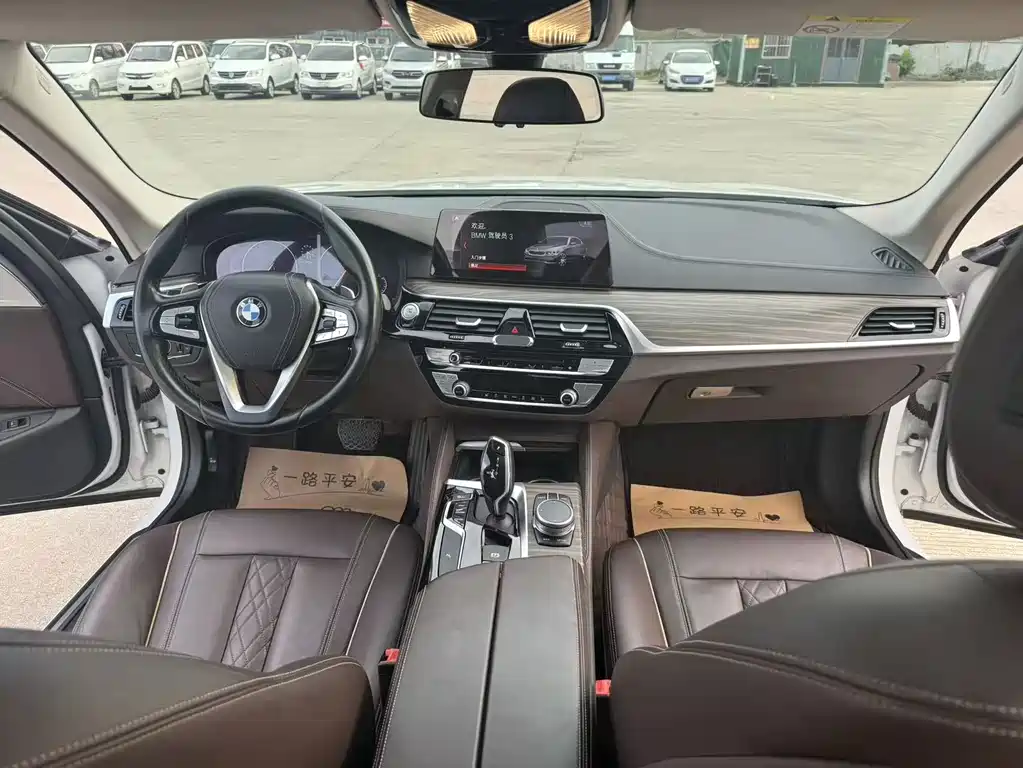 BMW 5 Series — миниатюра 8