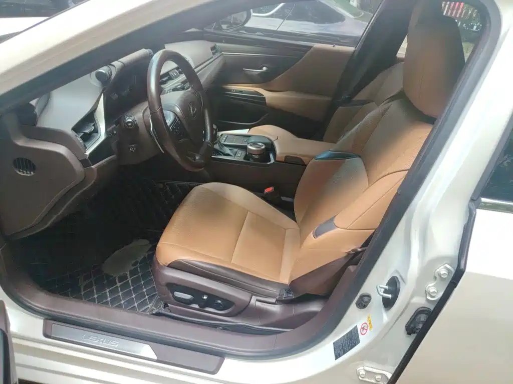 Lexus ES — миниатюра 8