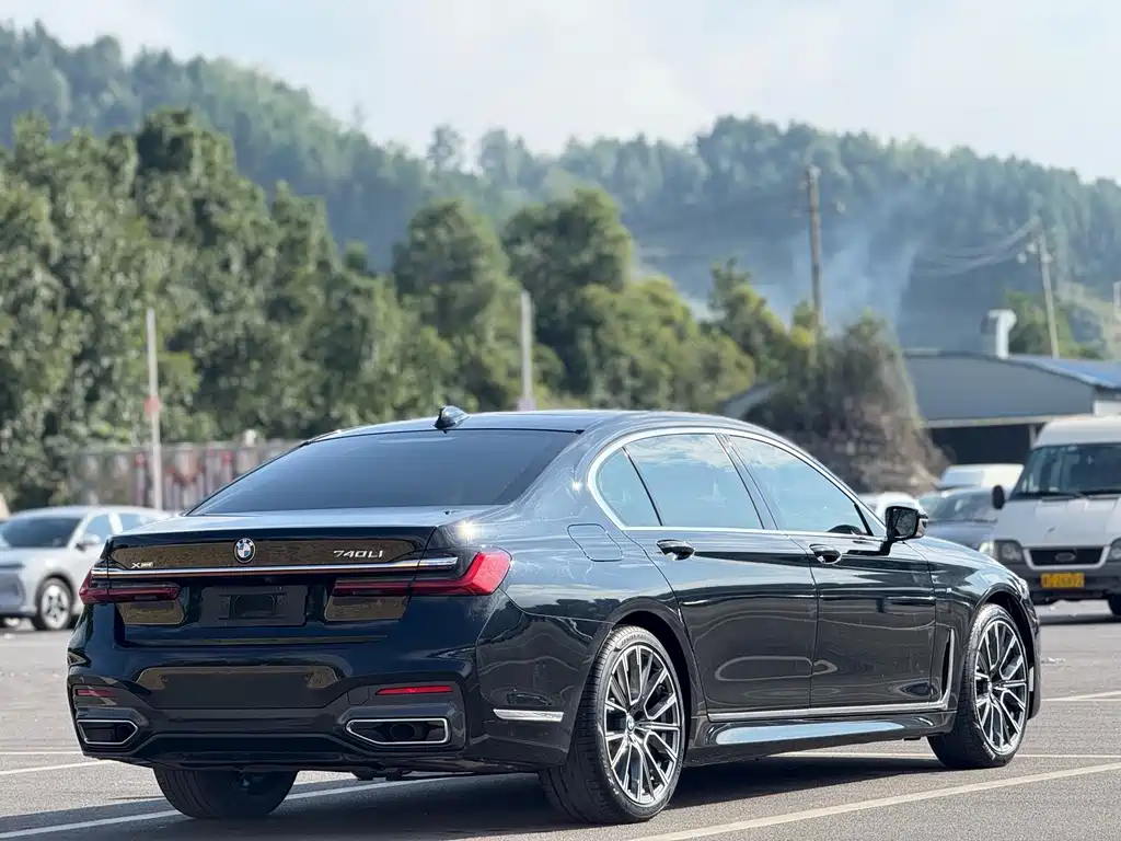 BMW 7 SERIES