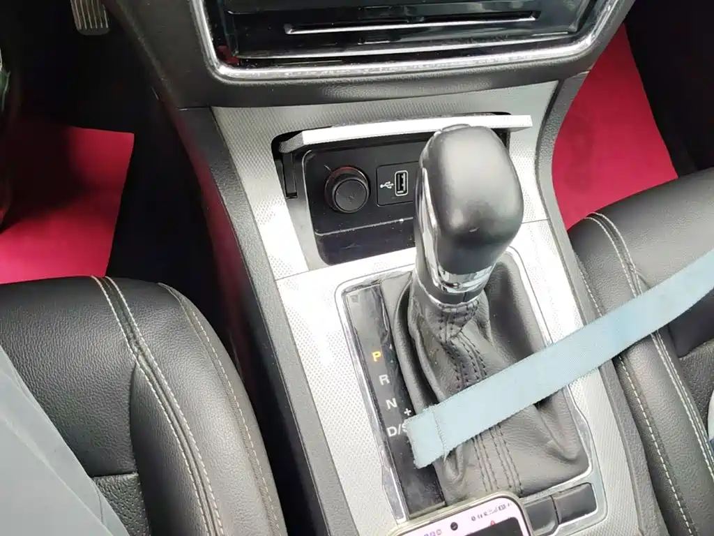 Roewe RX5 — миниатюра 10