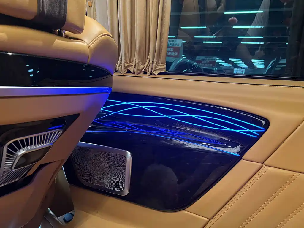 Mercedes-Benz V-Class — миниатюра 16
