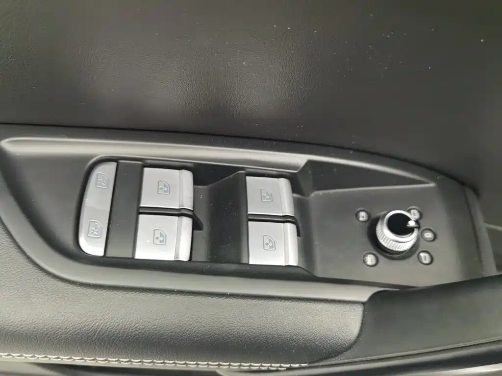 Audi Q5L — миниатюра 9