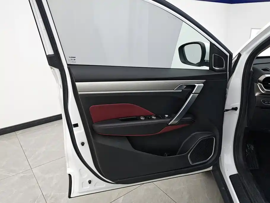 Geely Binyue — миниатюра 7