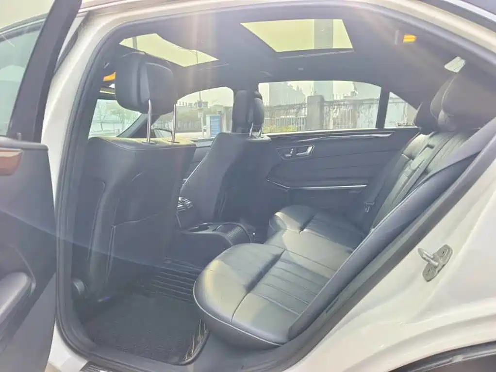 Mercedes-Benz E-Class — миниатюра 4