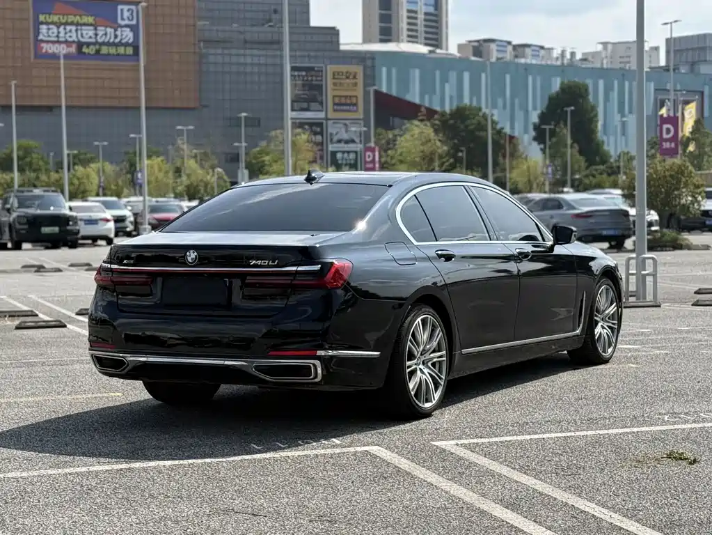 BMW 7 Series — миниатюра 5