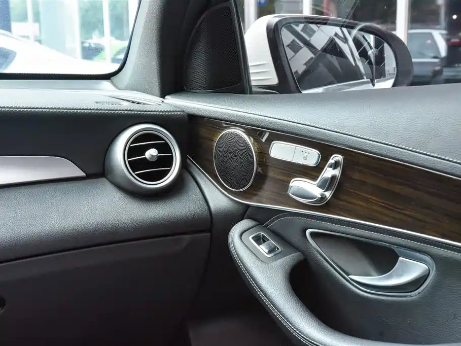 Mercedes-Benz GLC — миниатюра 9