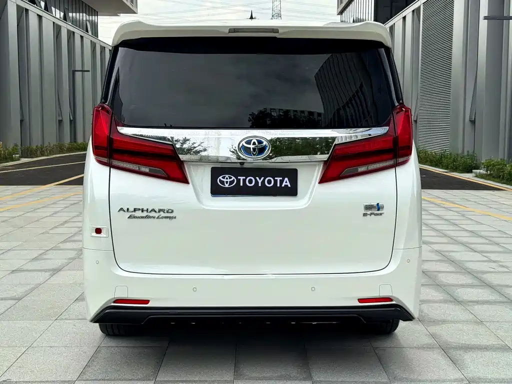 Toyota Alphard — миниатюра 4