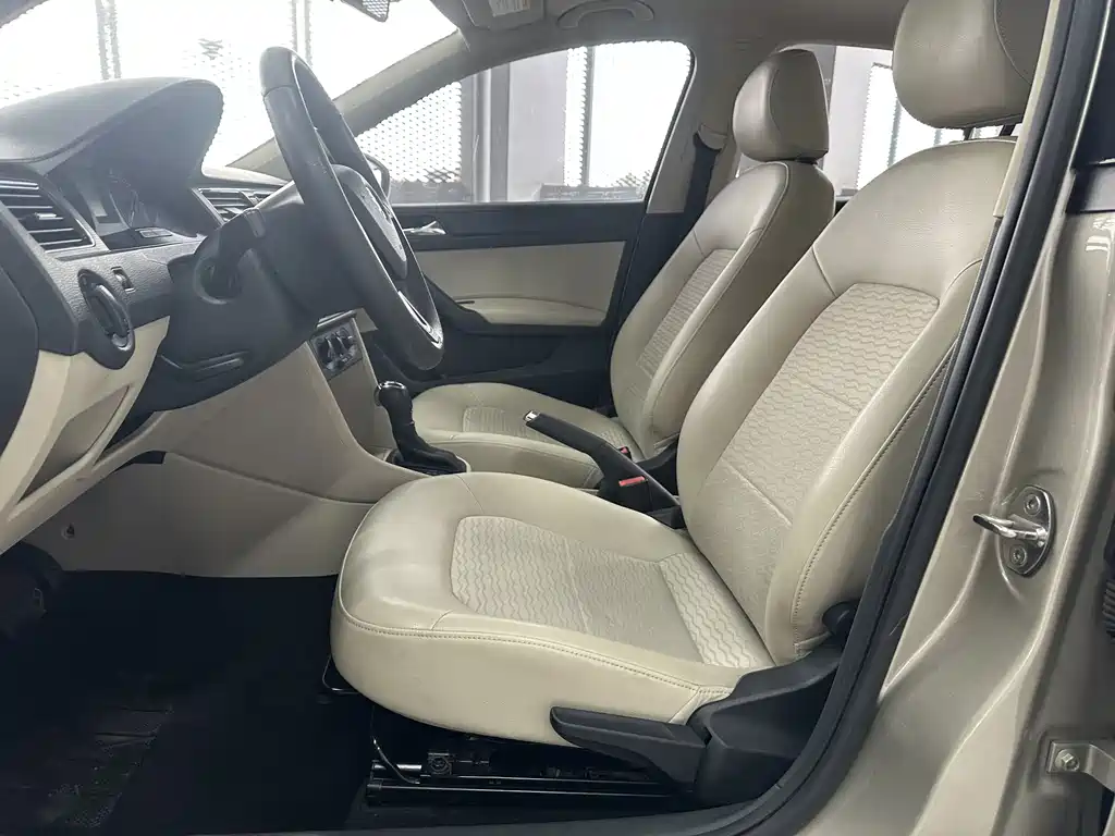 Skoda Rapid — миниатюра 4