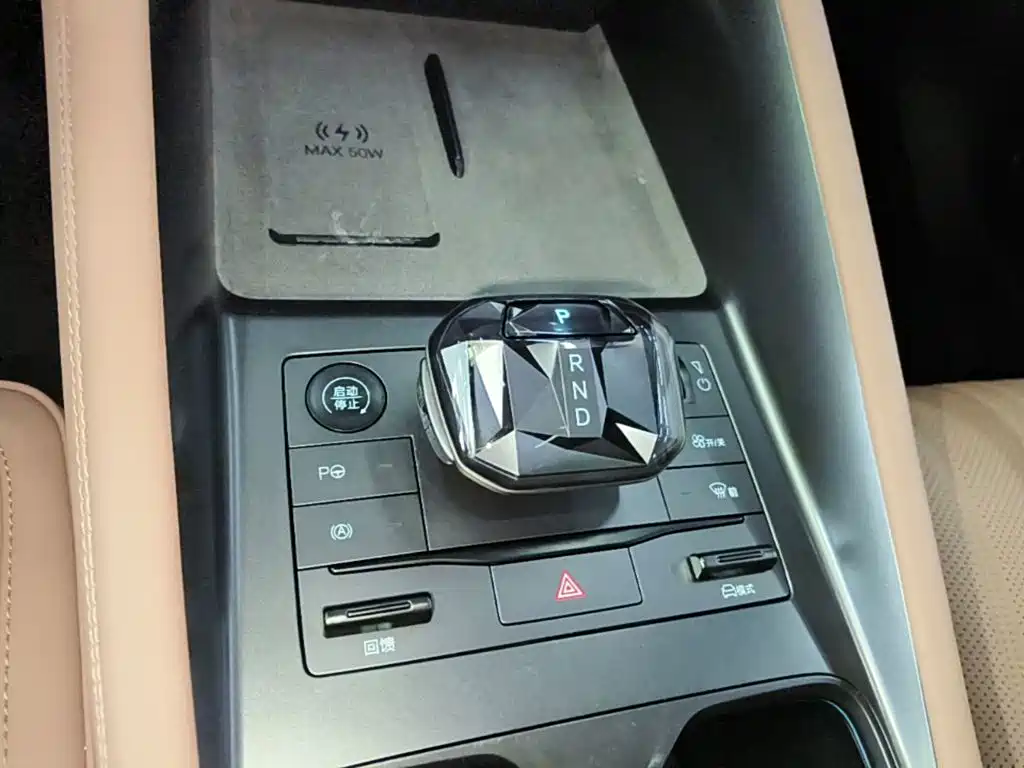 BYD L EV — миниатюра 14