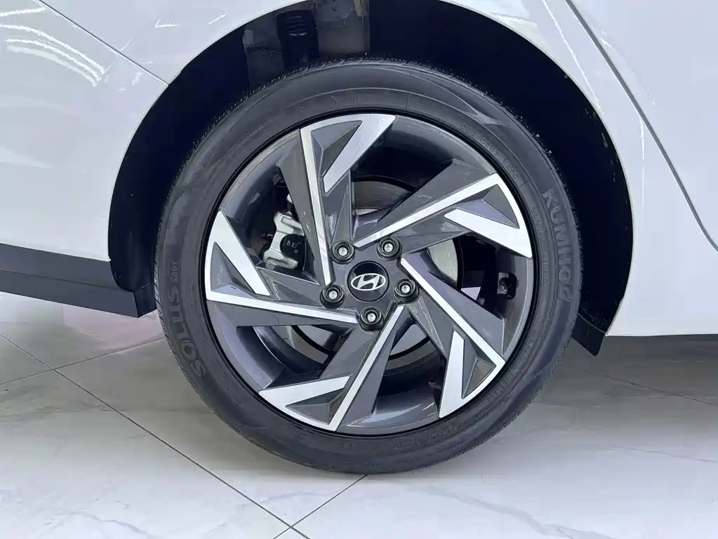 Hyundai Elantra — миниатюра 19