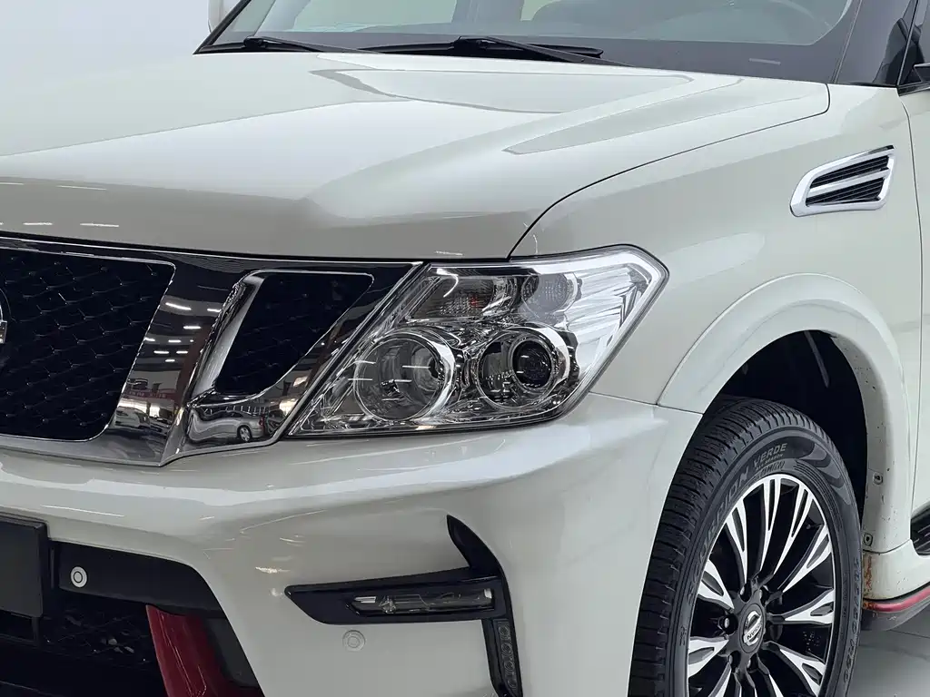 Nissan Patrol — миниатюра 8