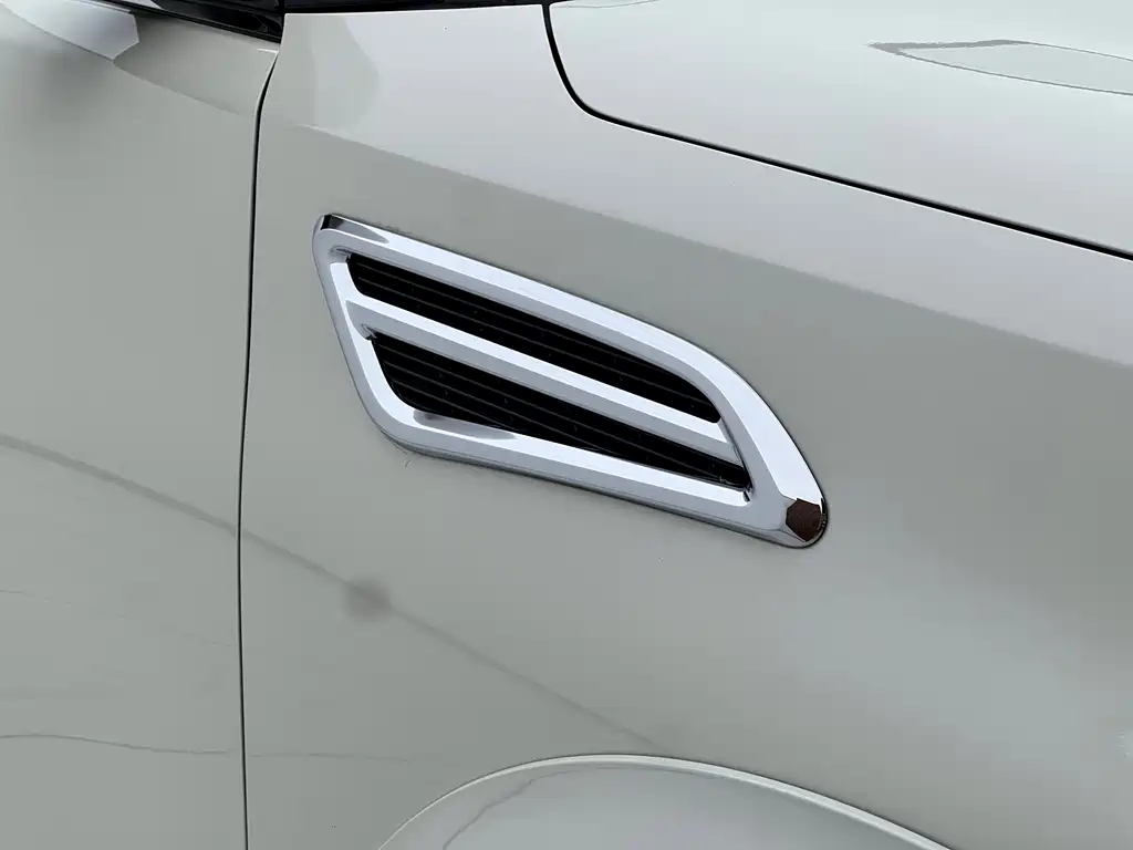 Nissan Patrol — миниатюра 5
