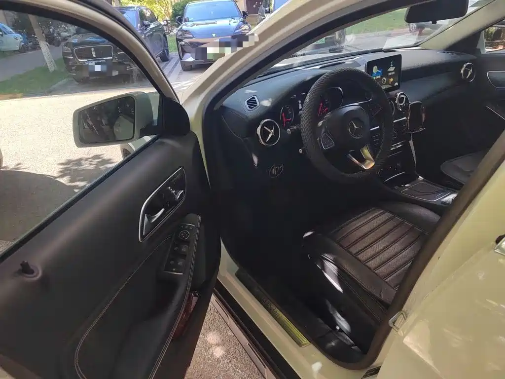 Mercedes-Benz GLA — миниатюра 12