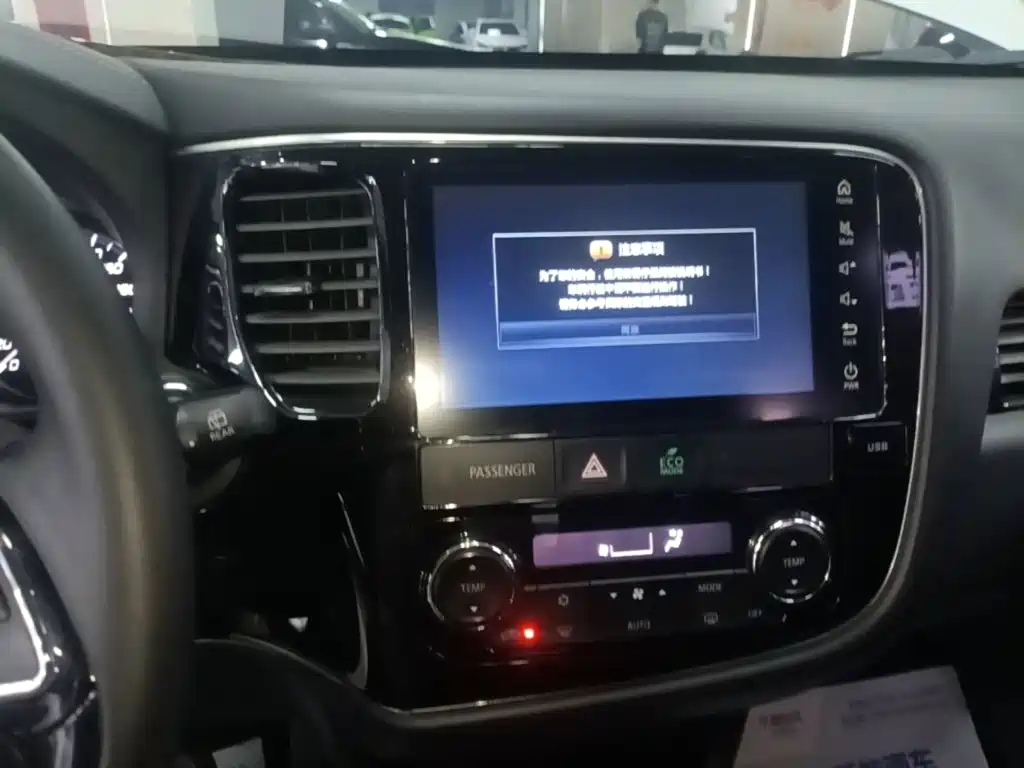 Mitsubishi Outlander — миниатюра 13