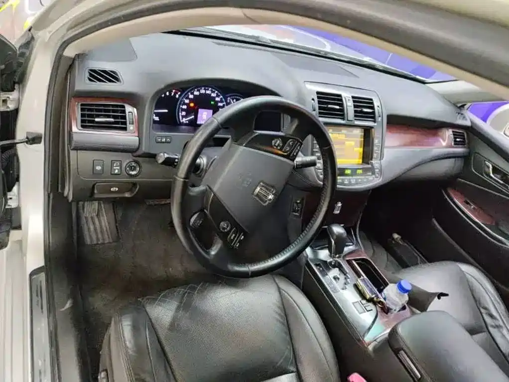 Toyota Crown — миниатюра 4