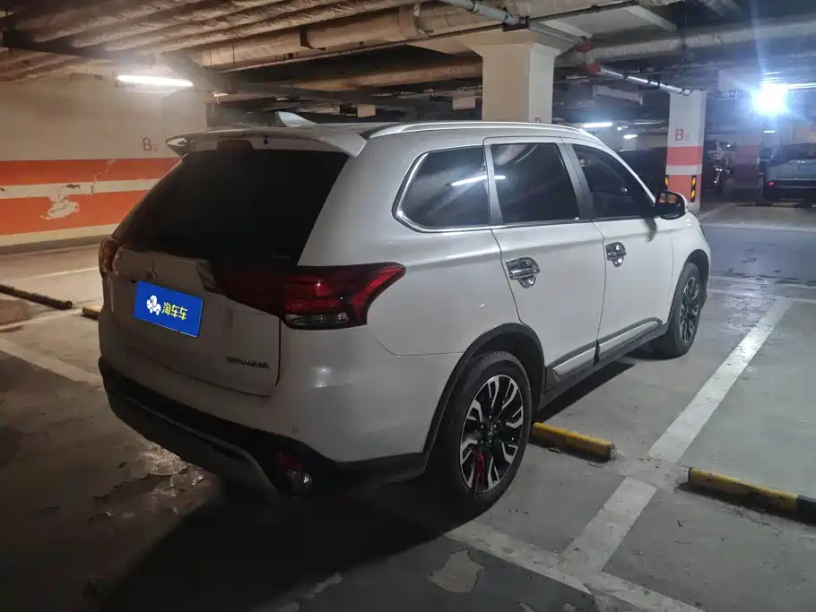 Mitsubishi Outlander — миниатюра 3