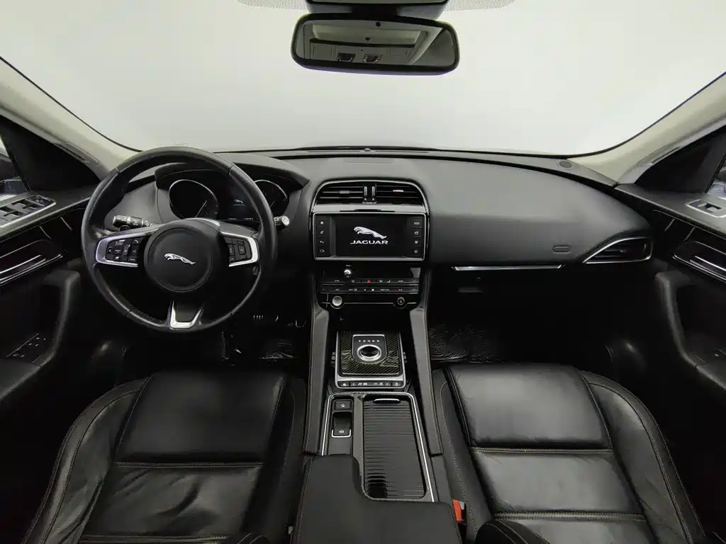 Jaguar F-PACE — миниатюра 5