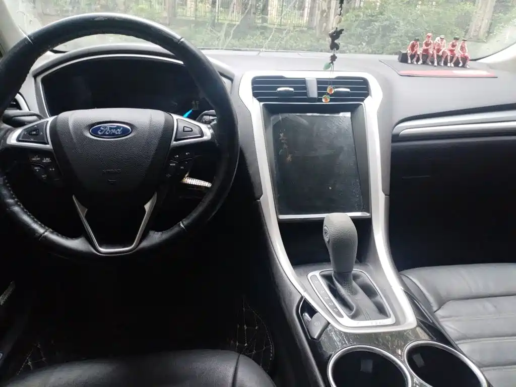Ford Mondeo — миниатюра 10
