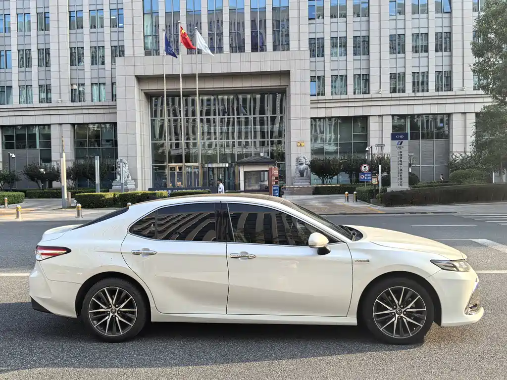 Toyota Camry — миниатюра 6