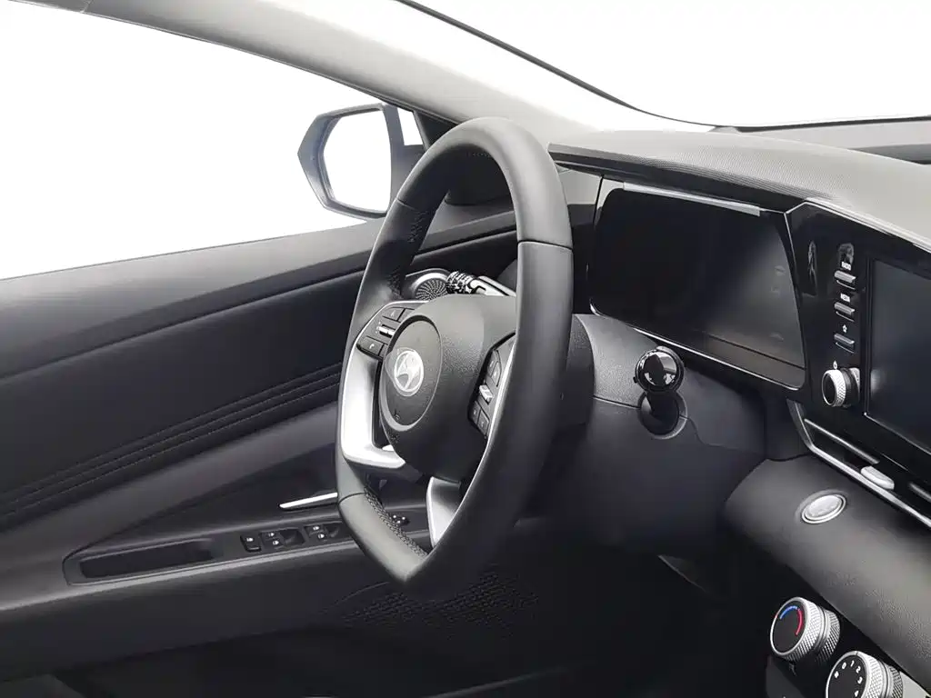 Hyundai Elantra — миниатюра 22