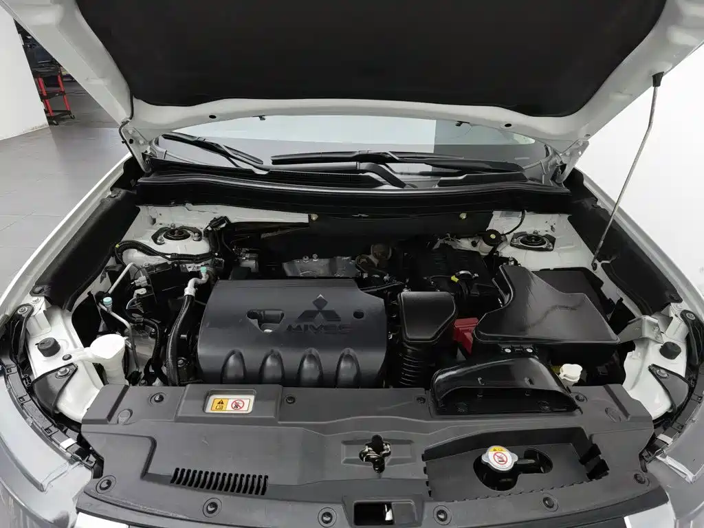 Mitsubishi Outlander — миниатюра 6