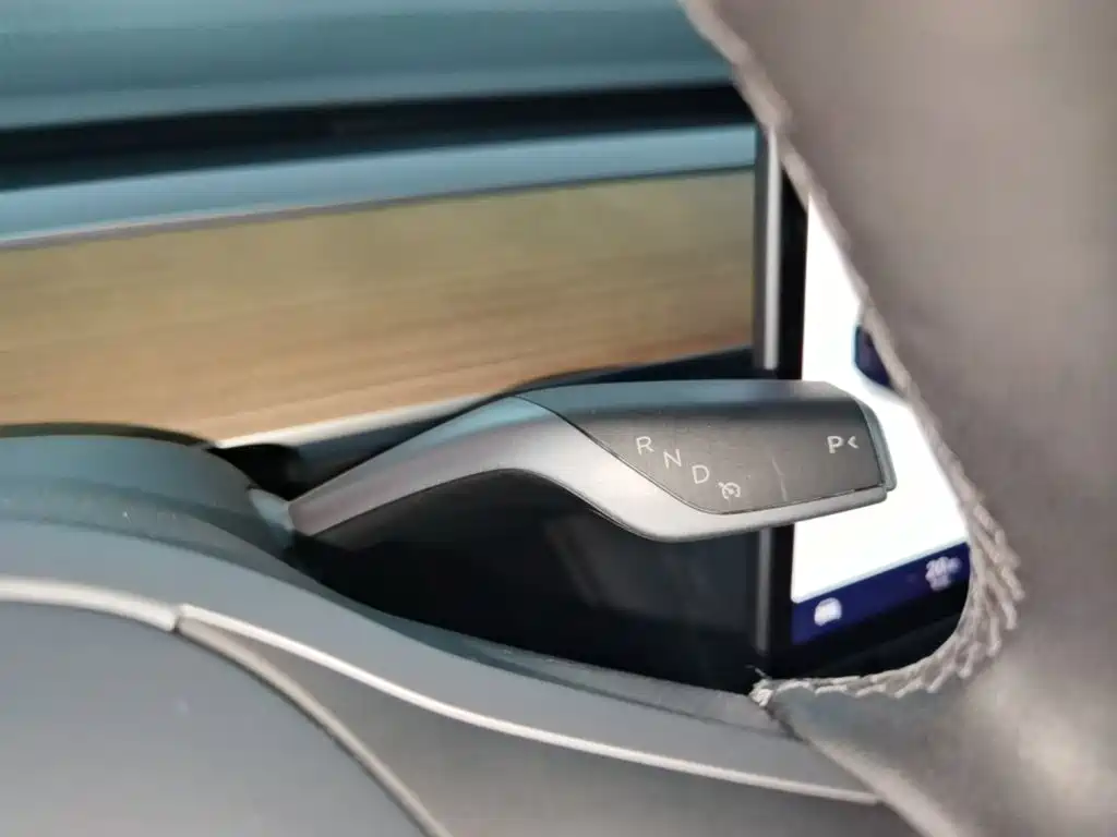 Tesla Model Y — миниатюра 14