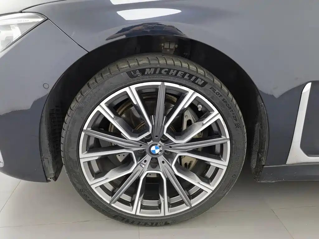 BMW 7 Series — миниатюра 17