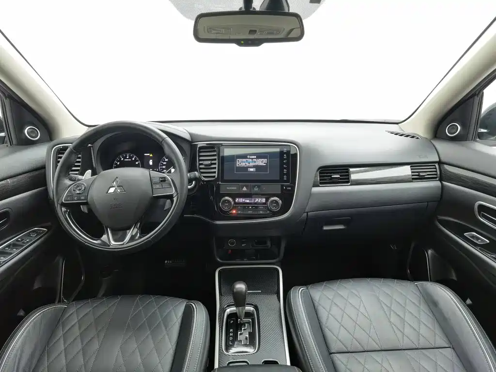 Mitsubishi Outlander — миниатюра 5