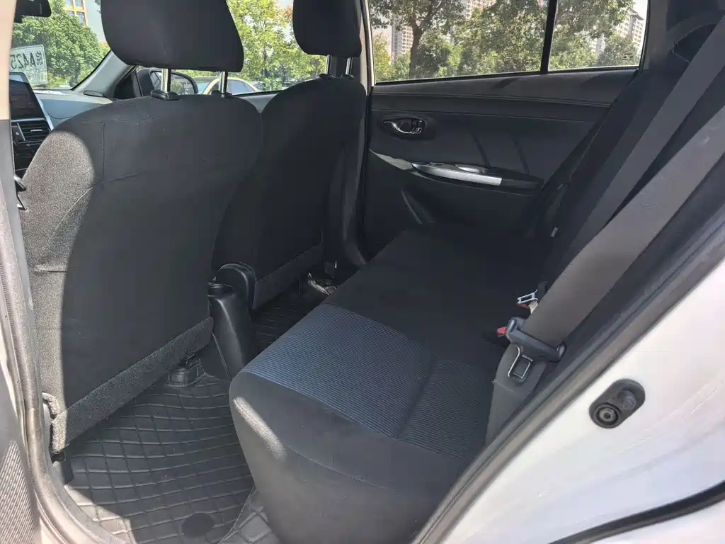 Toyota Yaris L — миниатюра 6