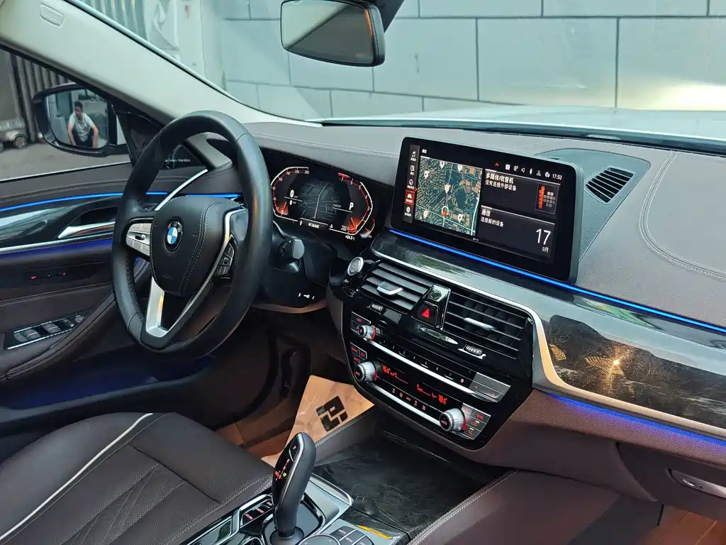 BMW 5 Series — миниатюра 13