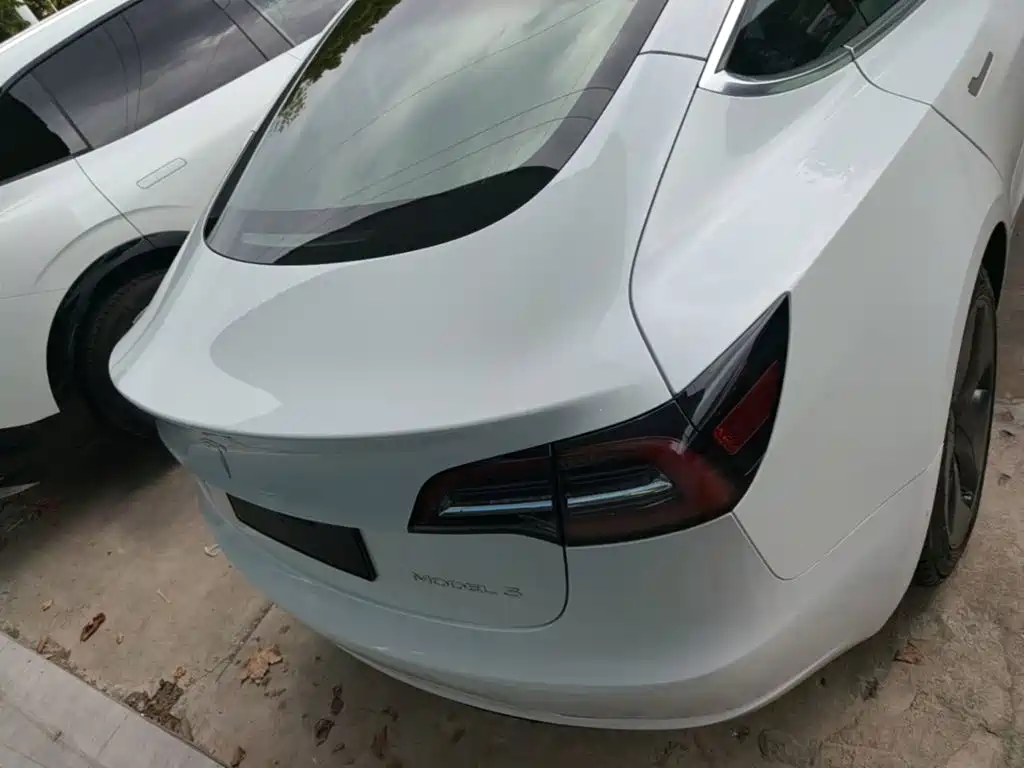 Tesla Model 3 — миниатюра 6