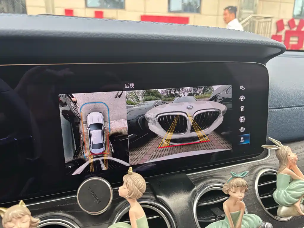 Mercedes-Benz E-Class — миниатюра 11