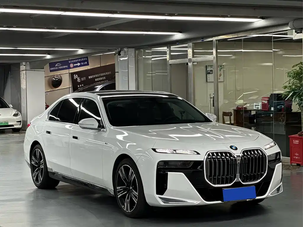 BMW 7 Series — миниатюра 3