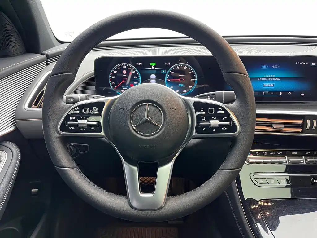 Mercedes-Benz EQC — миниатюра 12