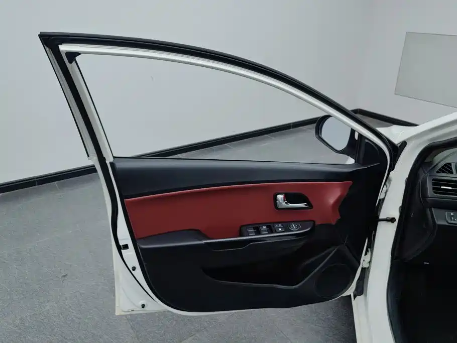 Kia K2 — миниатюра 7