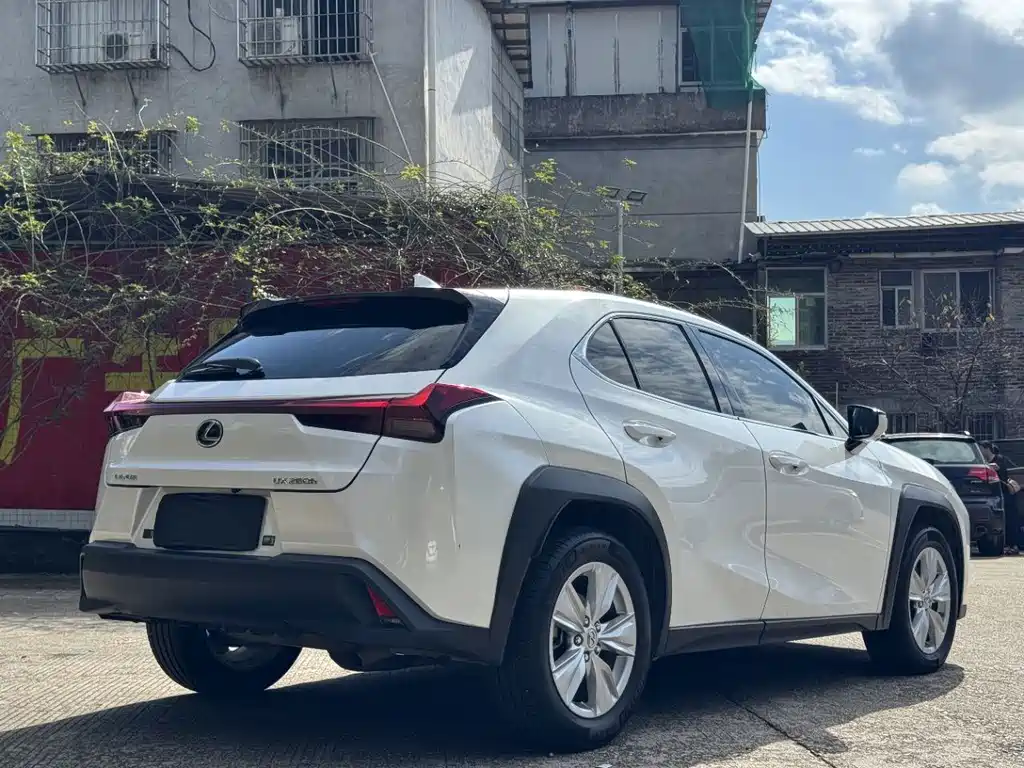 Lexus UX — миниатюра 9