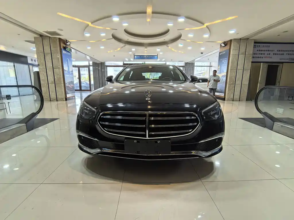 Mercedes-Benz E-Class — миниатюра 2