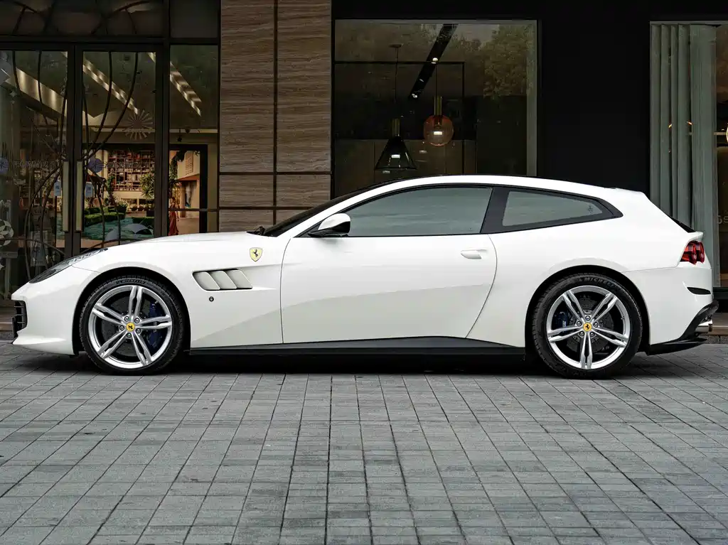 Ferrari GTC4Lusso 2016 6.3L V12