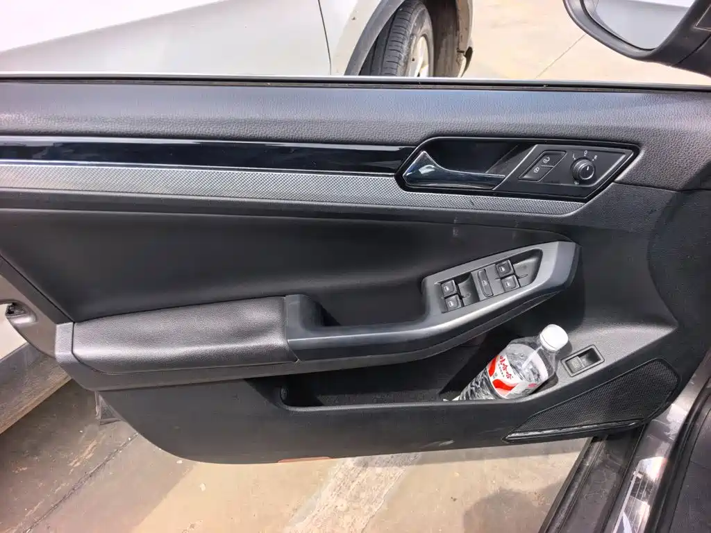 Volkswagen Sagitar — миниатюра 7